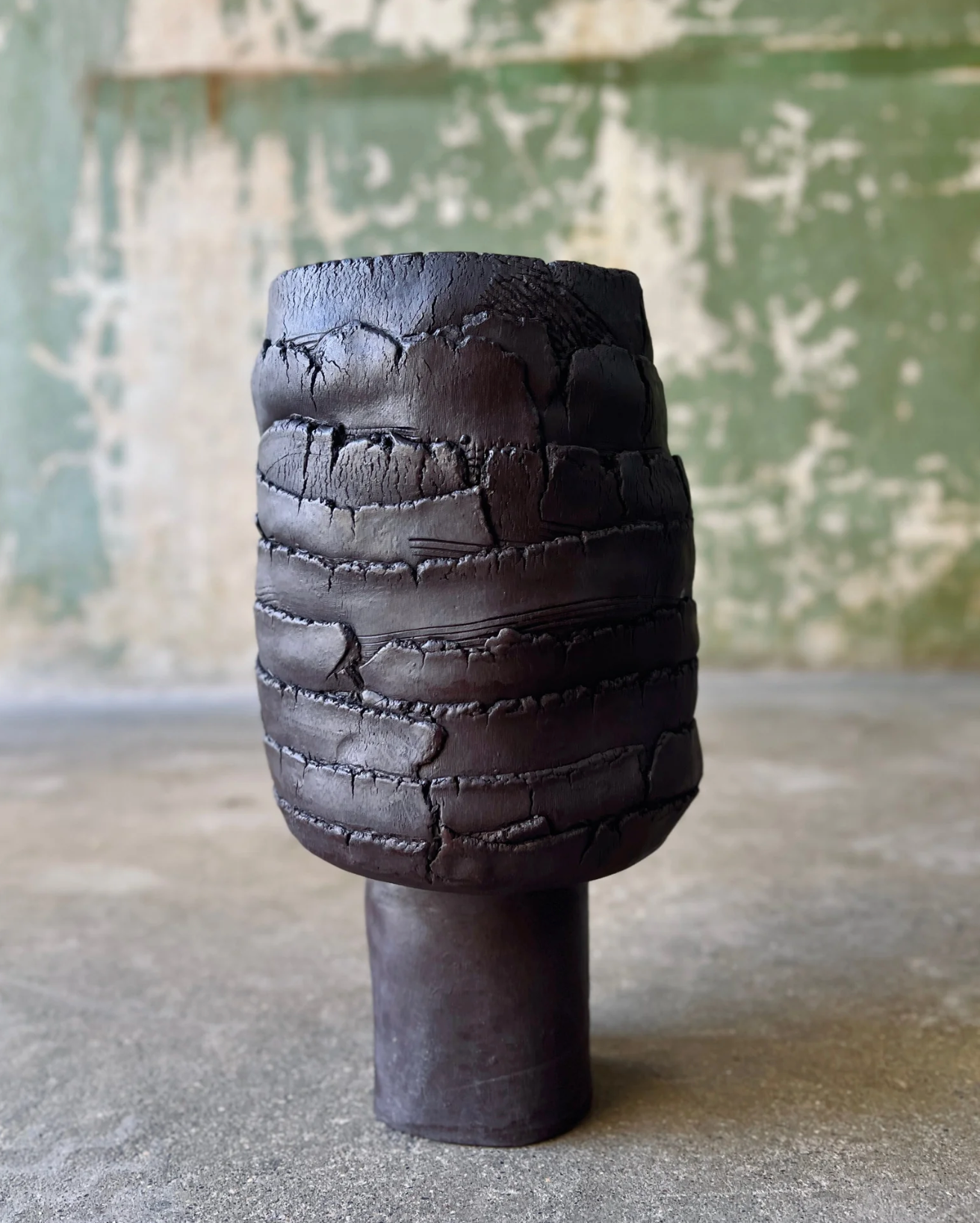Iron Black Mummy Pedestal Vessel