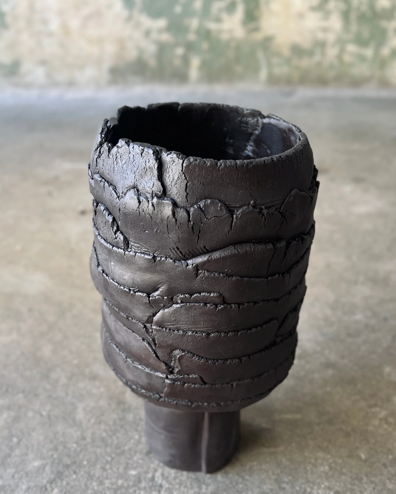 Iron Black Mummy Pedestal Vessel
